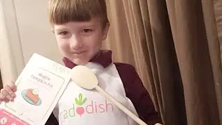 Chef leo making maple pumkin pie,  raddish kids november (video got cut off :( but enjoy)