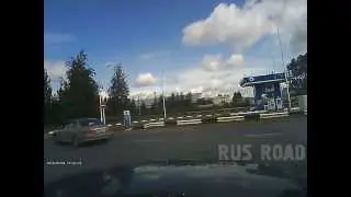 Очередной водитель не заметил байкера...