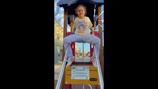 Giulia returns to the giant playground and tries the invisible slide with mom! 