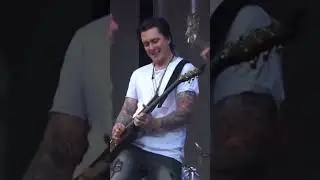 M.I.A. Solo by Avenged Sevenfold (Live)