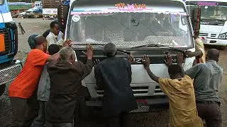 Quand des chauffeurs risquent leur vie pour remplir nos mugs