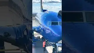 Como se acomoda un avión para que bajen los pasajeros, maletas y paquetes