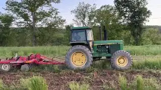 John Deere 4450 spring chisel plowing corn field