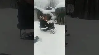 Наш снегоход в глубоком снегу