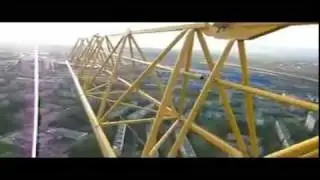 Над LEADER TOWER, на Пл. Конституции.