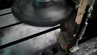 Обработка пазов вкладыша на плоско-фрезерном станке.