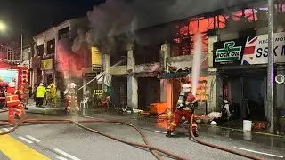 Fire Razes 8 Old Houses in Penang