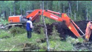экскаватор в торфянике