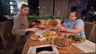 сидим с девченками)