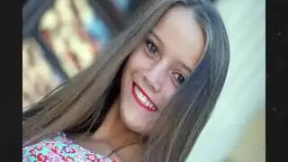 Leticia Figueiras exteriores con amigos para el cumple de 15