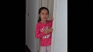 Русалка прячется от злодея #shorts  #русалкая