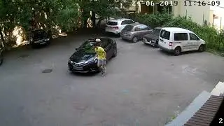 Таксист стырил канализационный люк