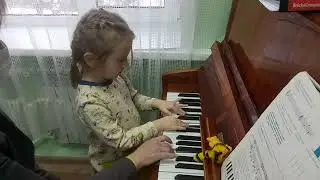 Ансамбль Исакова Ксения подготовительный класс ,преп. Вайвод В.Г.; исп. Галынин  