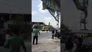 Wakil Presiden Lewat Pasar Babat