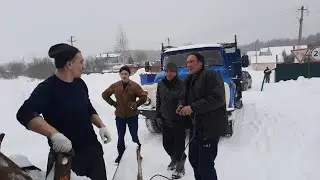 Мужики готовы на все ради Самогона, чтоб заработать денег. Трактор Мтз, ЗИЛ кормилец подвёл их.