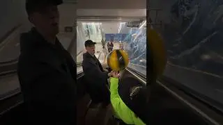 Закрутил мяч на эскалаторе 😅 выполнено профессионалом - просьба не повторять 🏀