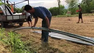Как се Строи Парник от Професионалисти? Greenhouse Building Project: Unloading the Metal Rods