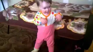 Маленькая Лена  Типа поет   Приколы с детьми