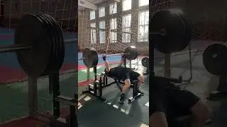 Жим лежа с паузами .