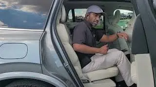 Folding your seats and accessing the third row - Volvo XC90