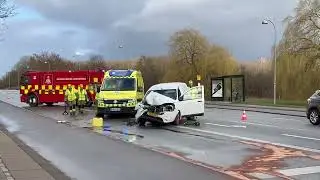 Bil og bus tørner sammen på Vestegnen
