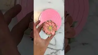 🌼 BUTTERCREAM DAISY Tutorial: How to Pipe Frosting Icing Flower Cupcakes Bouquet 