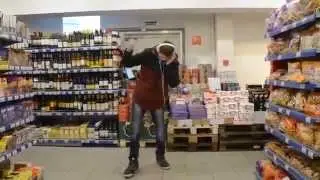 Танцует на глазах у всех :)  ПРАНК   Dance PRANK !!!