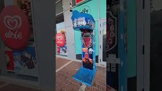 Вечерняя прогулка в торговом центре Кармиэльского  района Рабин в шаббат.
