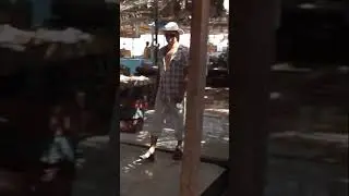 Краба купить нужно. В этом ужасном месте.