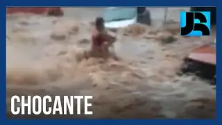 Moradores gravam vídeos mostrando força da água durante inundação em São Carlos (SP)
