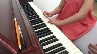 Первые уроки фортепиано для детей. First piano lesson for children