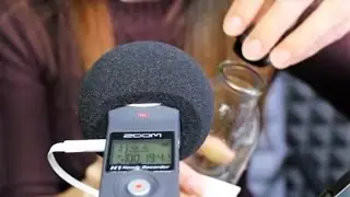 ASMR Шепот и расслабляющие триггеры : хрустящая пеленка, губки и звук газированной воды.