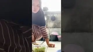 Mama muda hijaber cantik tak sengaja terlihat sedikit asian hijab updatet