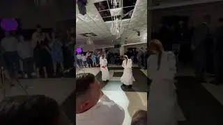 Nu erau pregătiți pt asta , show la nunta 👯‍♀️