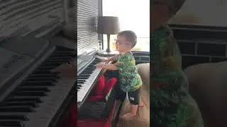 Маленький музыкант 😀