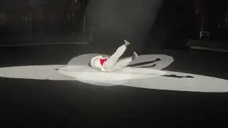 The little dog Tube enchants the audience with his love.