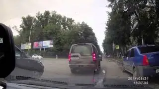 Водитель забыл ПДД :)