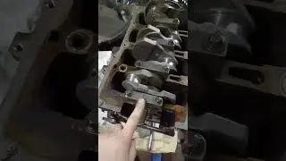 Измеряем зазор на коленвалу