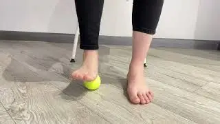 Катание маленького мяча