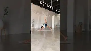 #yoga #yogaflow #yogateacher #yogastudio #vinyasa
