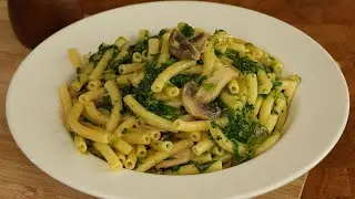 Pasta with spinach in cream sauce - you just have to try it!
