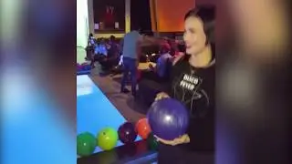 WELB VS SARAH LA PROFETA jugando boliche