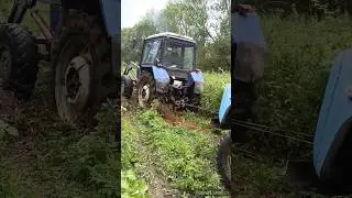 тракторист помог🚜 #automobile #покатушки #бездорожье #shorts #tiktok #мтз #газон #помощь #auto #рек