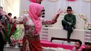 Awek cun menari Di rumah kenduri