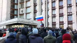 Возле здания Донецкой облгосадминистрации вновь подняли флаг России