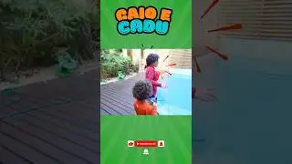 MINHA MÃE BRINCA DE SER VENDORA DE BOIAS PARA BRINCAR NA PISCINA BOIAS GIGANTES #shortsvideo #shorts