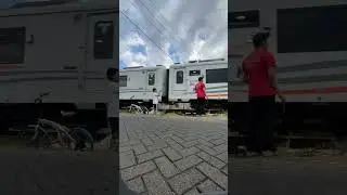 Detik detik hampir tertabrak kereta api #fiqrulrs