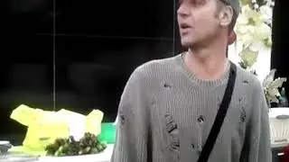 Evo ko je vatao Anđelu plesačicu za dupe i grudi   Ne priznaju !