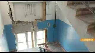 Щели размером с ладонь - в Запорожье дом проседает на глазах