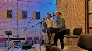 Evo me - cover by Jakov i Laura